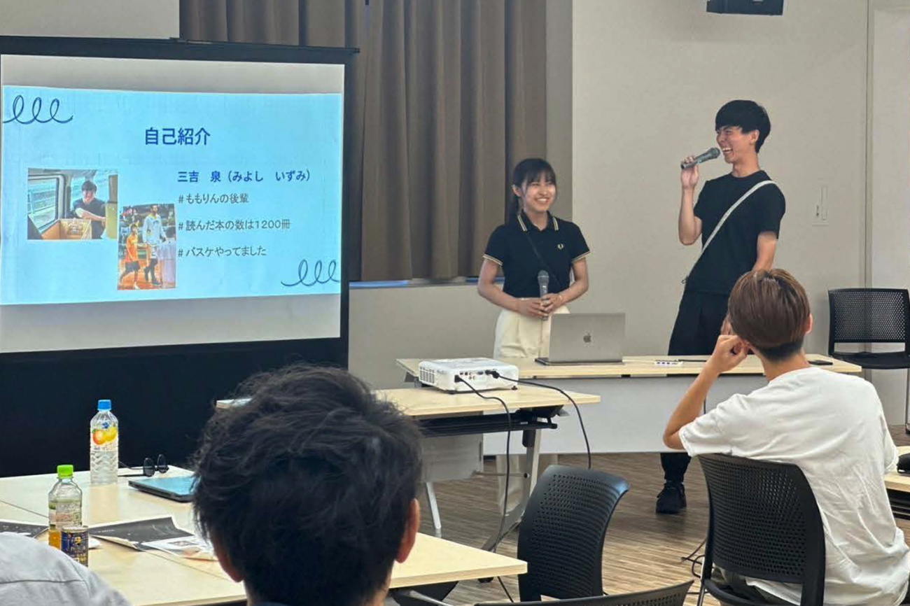 発表する学生の様子