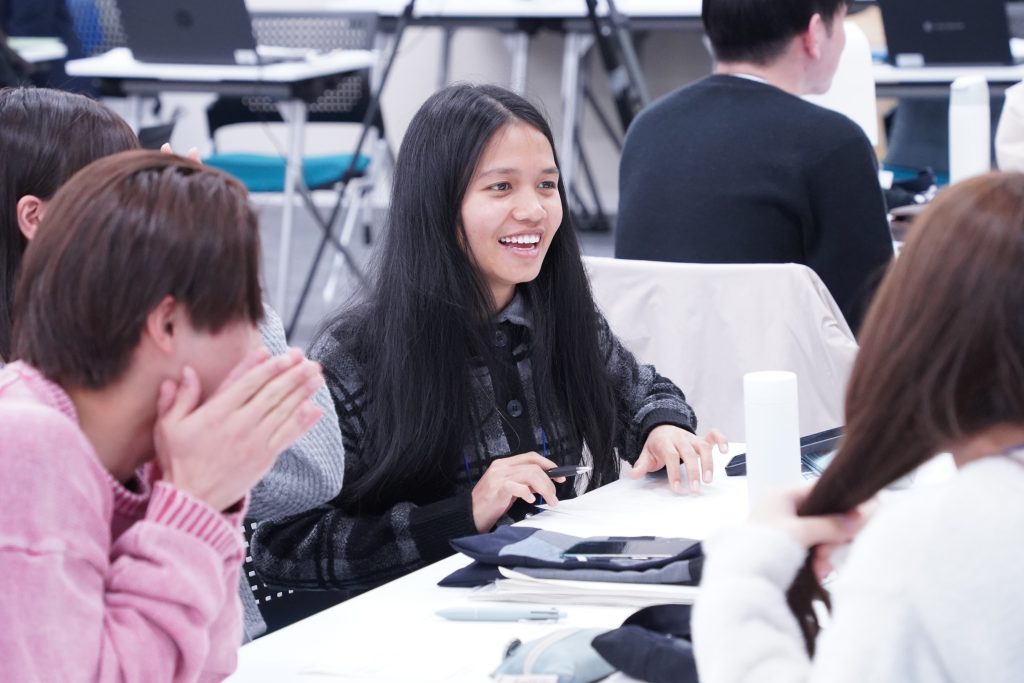 多様性について語り合う新入生